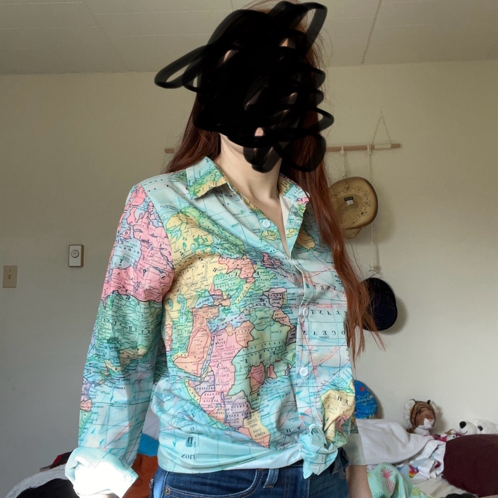 World map shirt - S